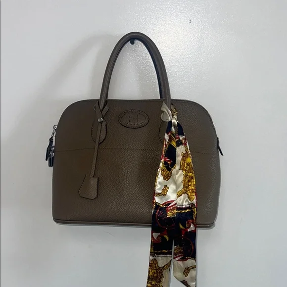 Elegant Brown Leather Handbag - Picture 2 of 4